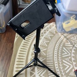 Phone tripod holder