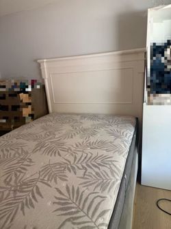 Solid wood queen size bed frame + matress