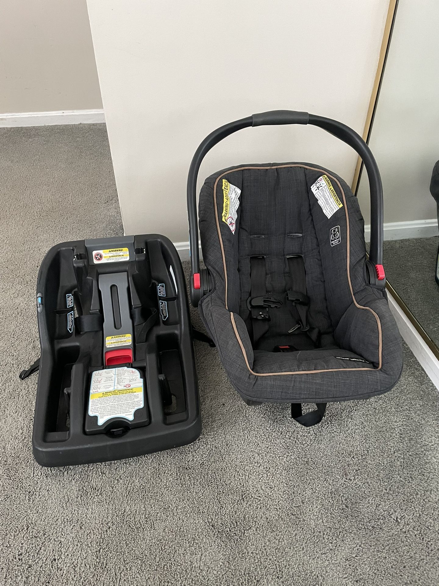 Graco SnugRide SnugLock 35 Infant Car Seat + Base – Expires Dec 2025