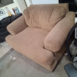 Very comfortable love Seat cloth .