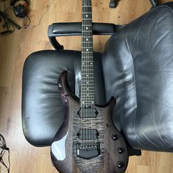 Ernie Ball Music Man Majesty 6 string
