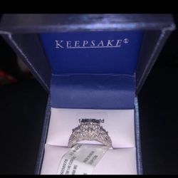 14kt White Gold And Diamond Ring