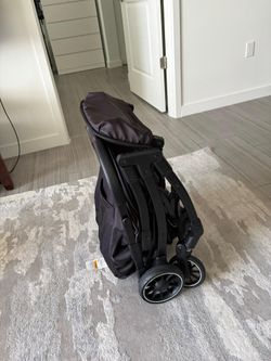 Lightweight Baby Stroller – Excellent Condition