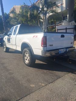2003 f150 4 wheel drive lifted  new ac pump  new brakes