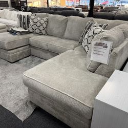 Double Chaise Sectional. 🚚WE DELIVER🚚