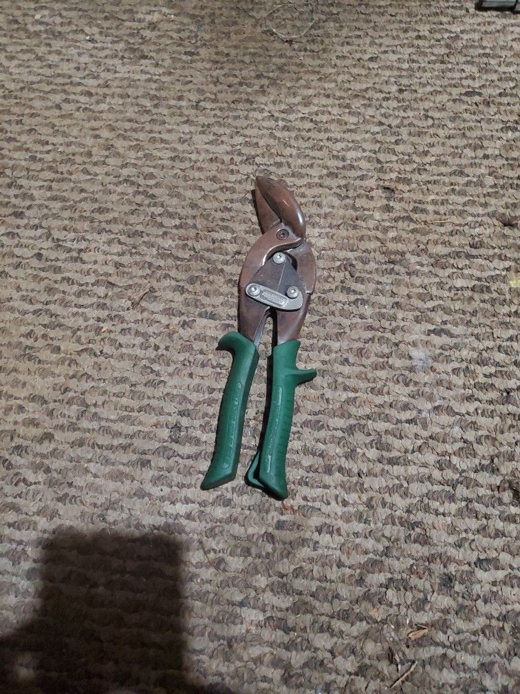 45° Offset Green-handled Midwest metal snips