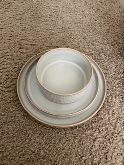 Dinnerware set