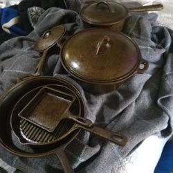 9 Piece Cast Iron Skillet Set
