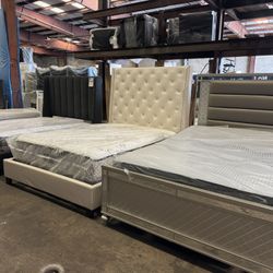 Queen Size Bedframe. 🚚WE DELIVER🚚