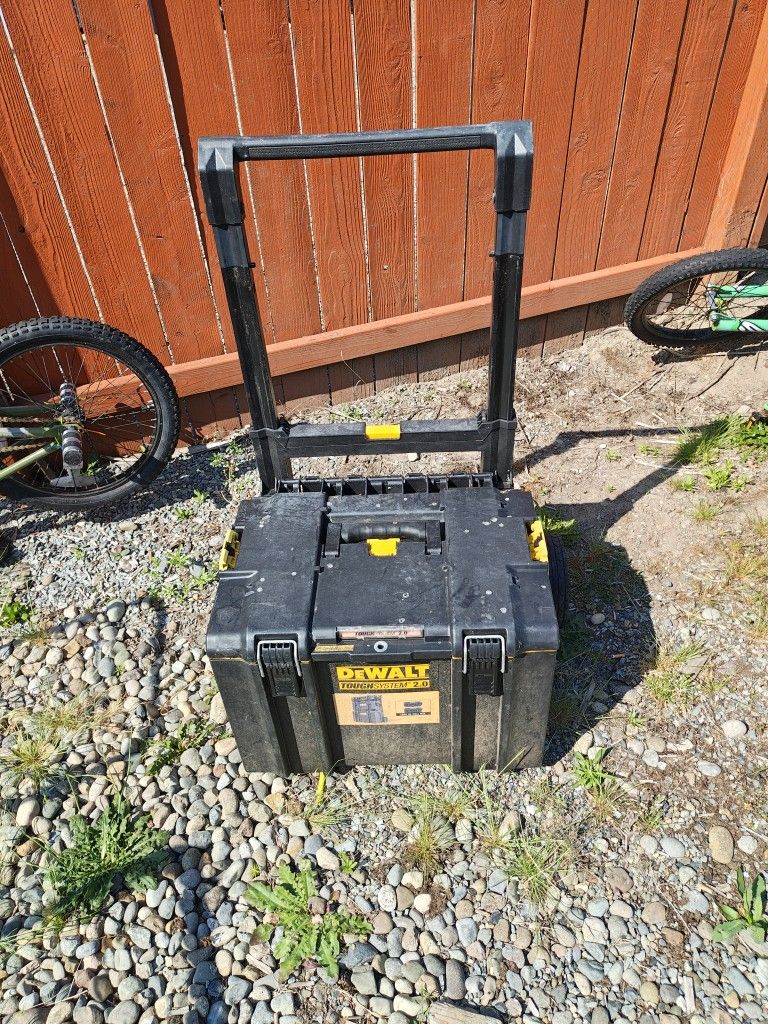 DEWALT TOUGH SYSTEM 2.0 TOOL BOX