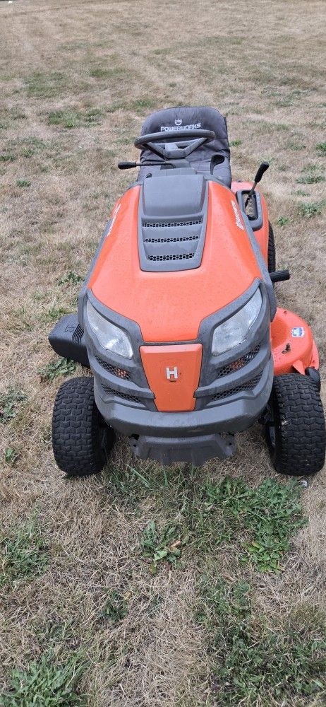 Husqvarna Yth18542 18.5hp Riding Mower With 42 Inch Deck