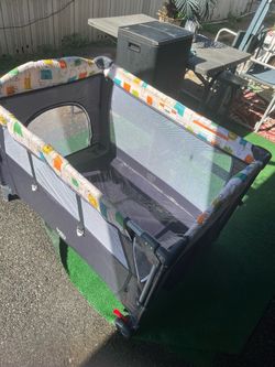 Jungle play pen
