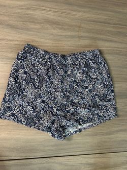 New Women’s blue and white Floral Shorts Measurements  Shown in pictures New without tag Size L