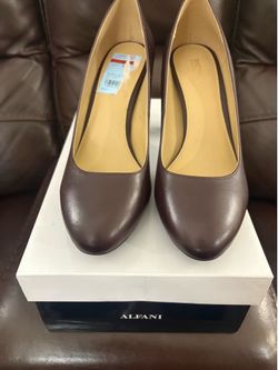 Brand New Michael Kors pump shoes sa 7.5