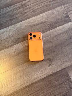 iPhone 17 Pro (Tmobile only) has little dead pixels on 3rd photo looks like caterpillar (100% Battery Health🔋)