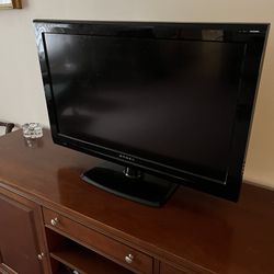 Dynex 32 Inch Flat Screen TV With Remote 