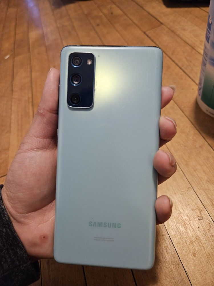 Samsung Galaxy S20 FE 5G, 128GB, with charger