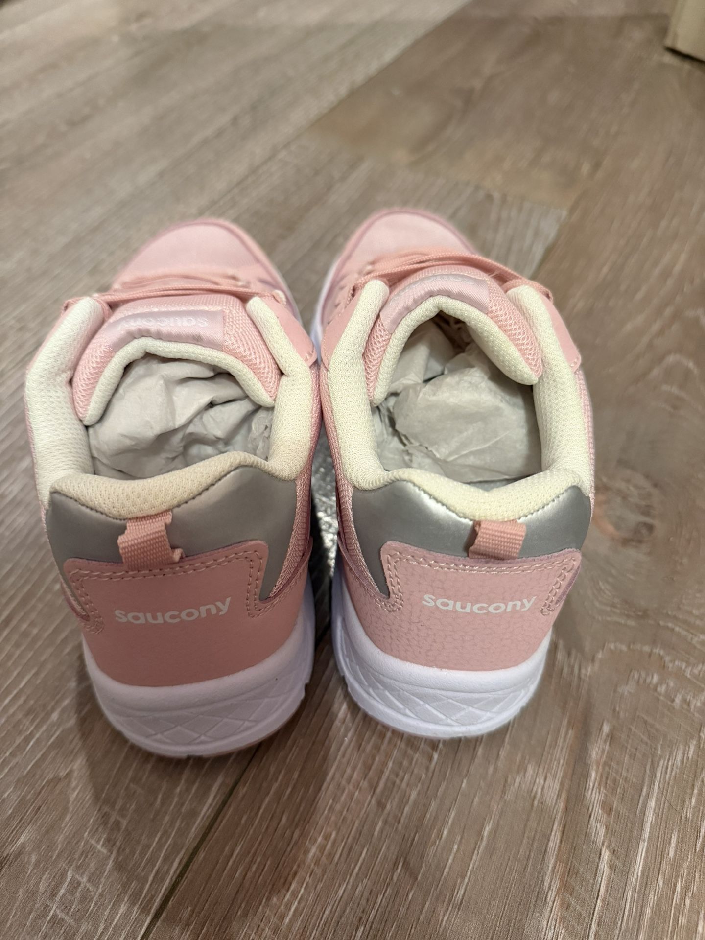 Big Girls Size 4 Saucony Shoes