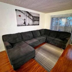 Sectional Living room Couch