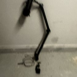 BLUE YETI  USB Microphone with arm for streaming / podcasts