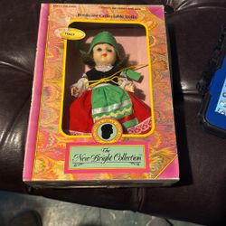 Collectible Doll, Dressed In The Country Of Italy