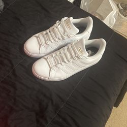 White Adidas Cloud foam Comfort