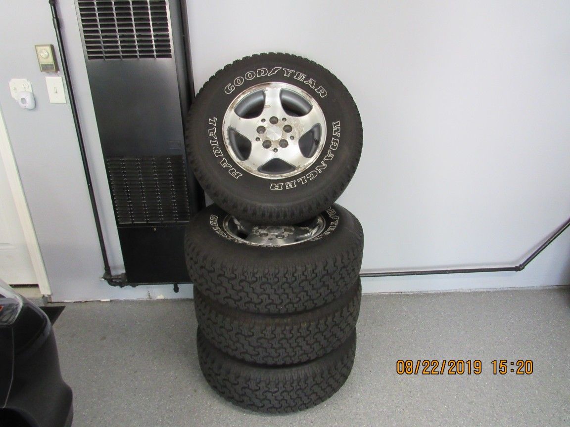 Tires p235/75/R15