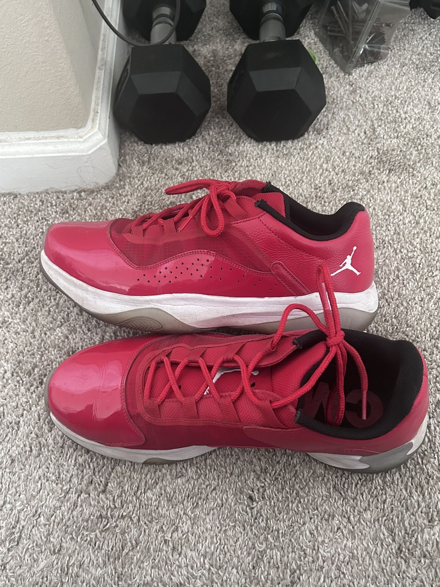 Jordan 11 CMFT Low/University Red