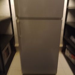 Refrigerator brand new 