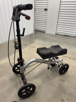 Nova Turning Knee Walker