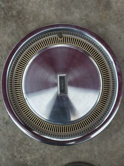 Vintage Oldsmobile Hub Cap.