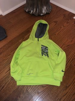 Nike boys size 3T hoodie therma-fit