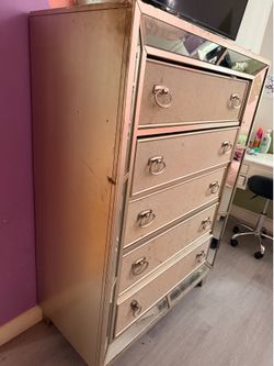 King size bed set whit three drawers