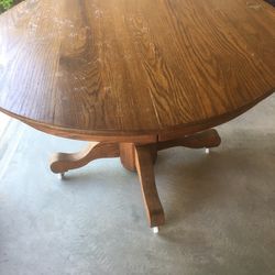 Round Wood Table W/4 Chairs