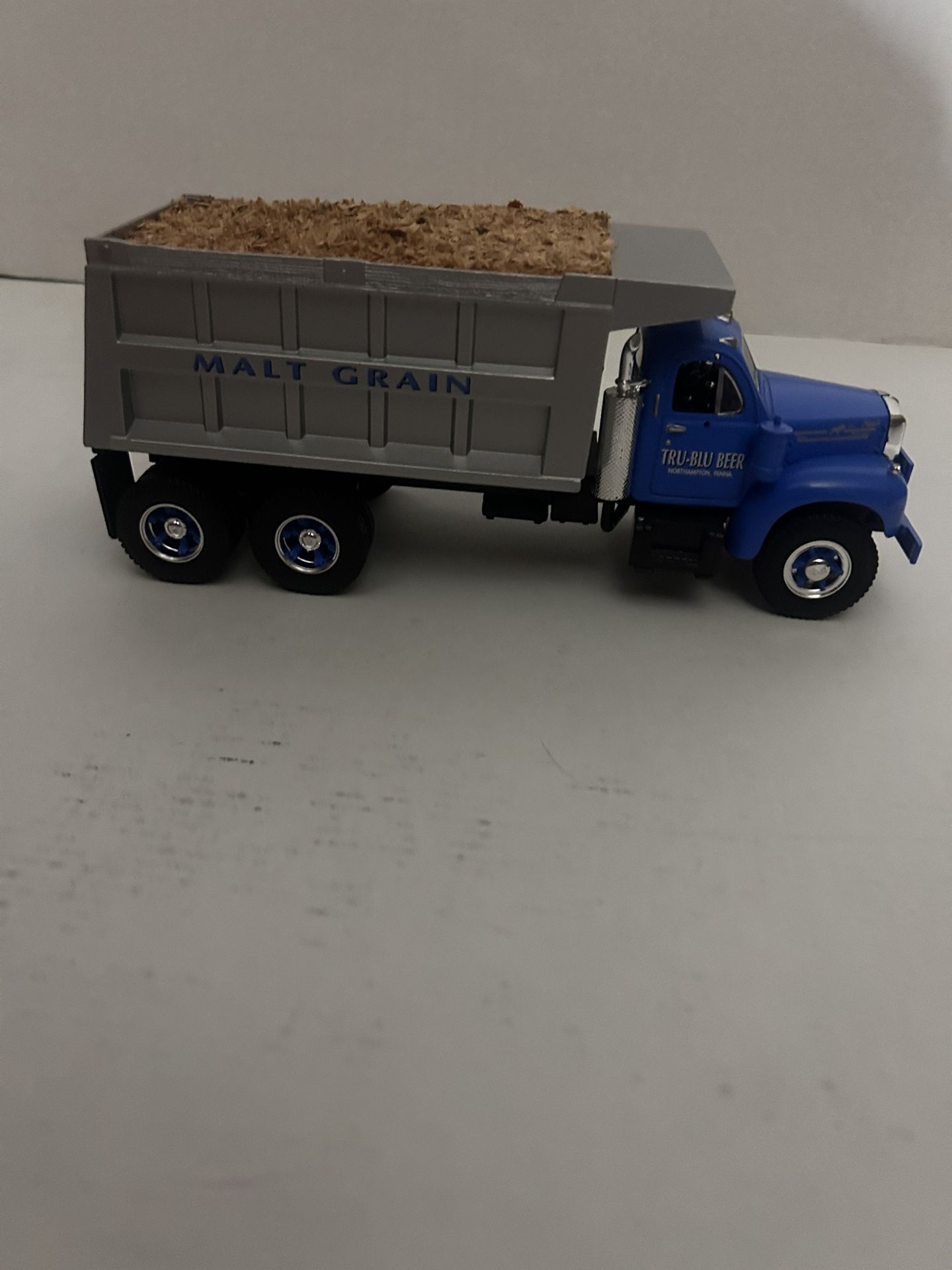Die Cast-Tru-Blu Beer 1960 Mack Model B-61 Dump Truck First Gear