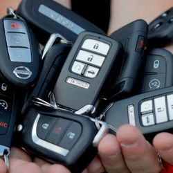 Car Key's, Remotes And Key Fobs 🔑 