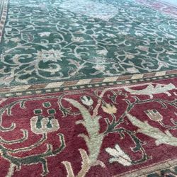 Beautiful 8.5 x 12 Hand Knotted Indian made Soumak rug. 