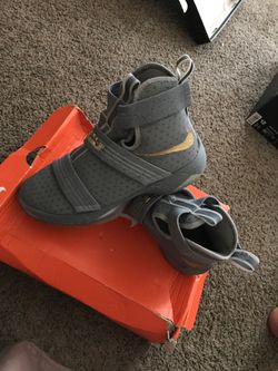LEBRON SOLDIER 10 LIMITED EDITION BATTLE GREY