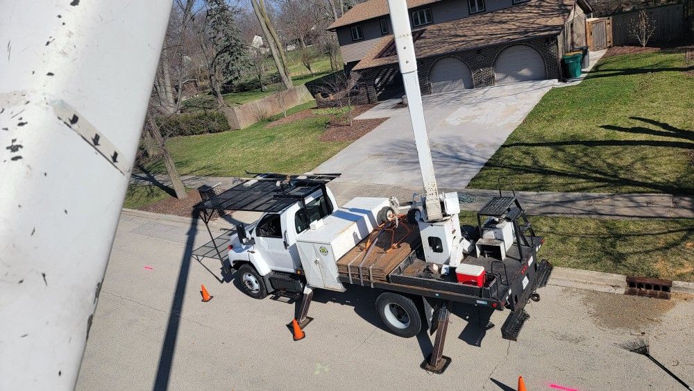 Bucket Truck CHIPPER Truck