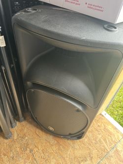 Mackie SRM450 V2 Powered Speakers With Stands