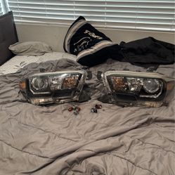 Toyota Tacoma 2018-2022 TRD Pro Head Lights 