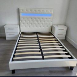 Bed and 2nightstands 