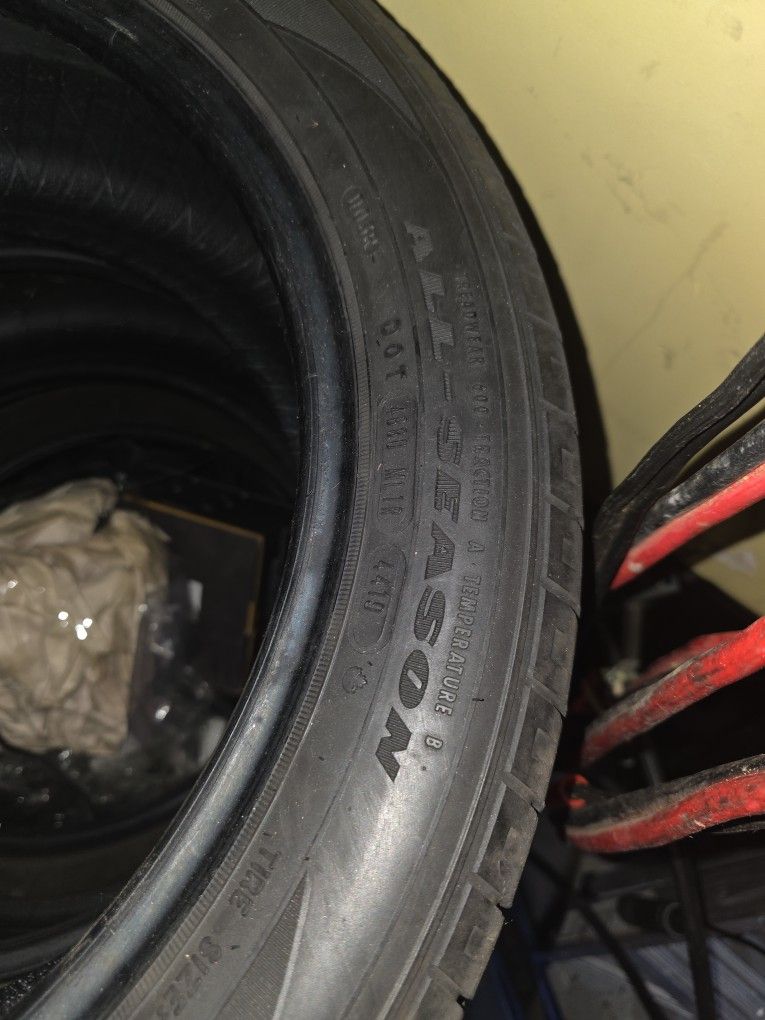 245/45R18
