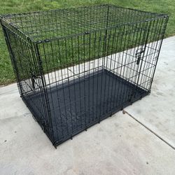 BRAND NEW in Box Foldable and portable dog crate Medium/Large dimensions 36” x 23” x 26”