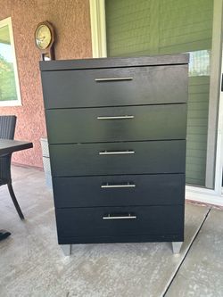 Black 5-Drawer Tall Dresser Chest