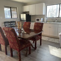 Dining Table and 4 Chairs 