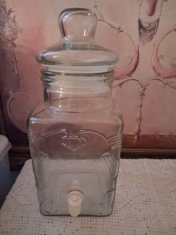 Glass Beverage Dispenser with Lid and Spigot