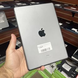 iPad 8th Gen 32GB WiFi Only Space Gray with Store Warranty And Financing Available!