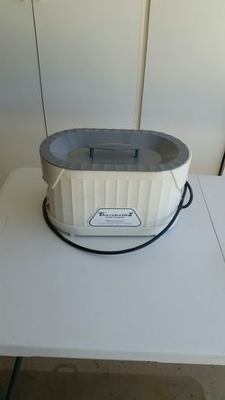 PARAFFIN BATH.. (Manicurist )