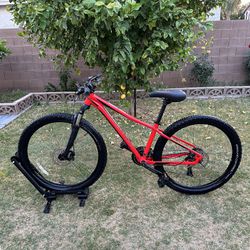SPECIALIZED PITCH 27.5 INCH MOUNTAIN BIKE, 8X3 SPEED, SMALL ALUMINUM FRAME, SR SUNTOUR FRONT SUSPENSION, LIKE BRAND NEW
